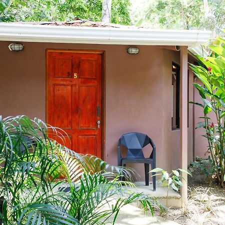 Bambutel Cocles Hotel Puerto Viejo de Talamanca Exterior photo