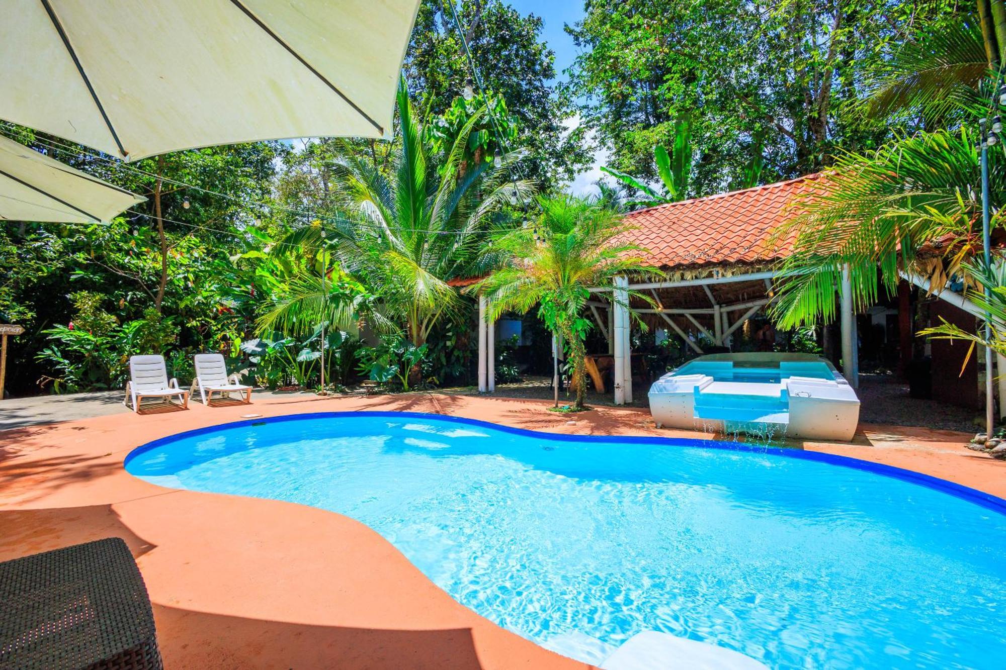 Bambutel Cocles Hotel Puerto Viejo de Talamanca Exterior photo