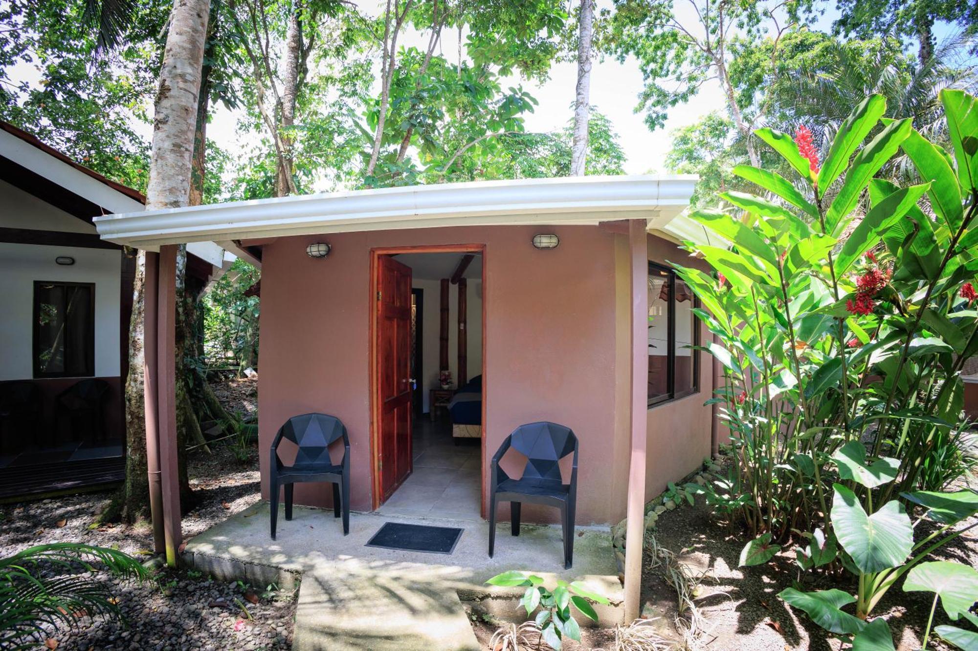 Bambutel Cocles Hotel Puerto Viejo de Talamanca Exterior photo